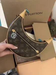 Louis Vuitton M81098 Loop photo review